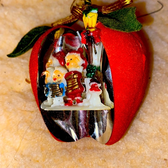 Vintage velvet apple ornament with carolers. From 50/60’s era - Picture 1 of 9